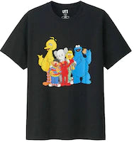 T-Shirt der Gruppe Kaws x Uniqlo x Sesame Street